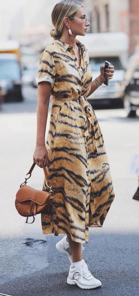 Платье с тигровым принтом с чем носить