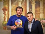 Александр Емельяненко и Михаил Михайлов, сувенир из бивня мамонта
