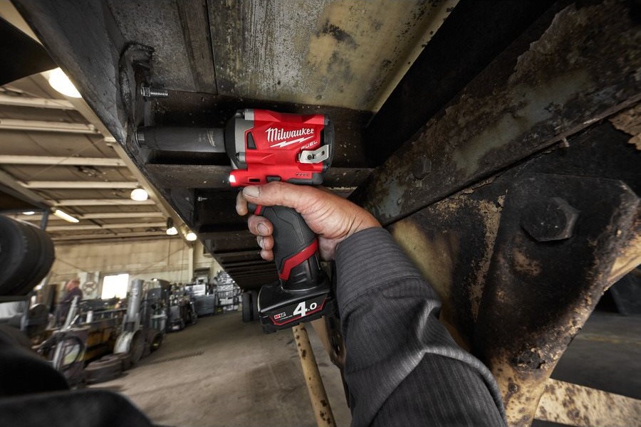 Аккумуляторный импульсный гайковерт MILWAUKEE M12