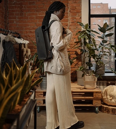 черный рюкзак со скруткой городской