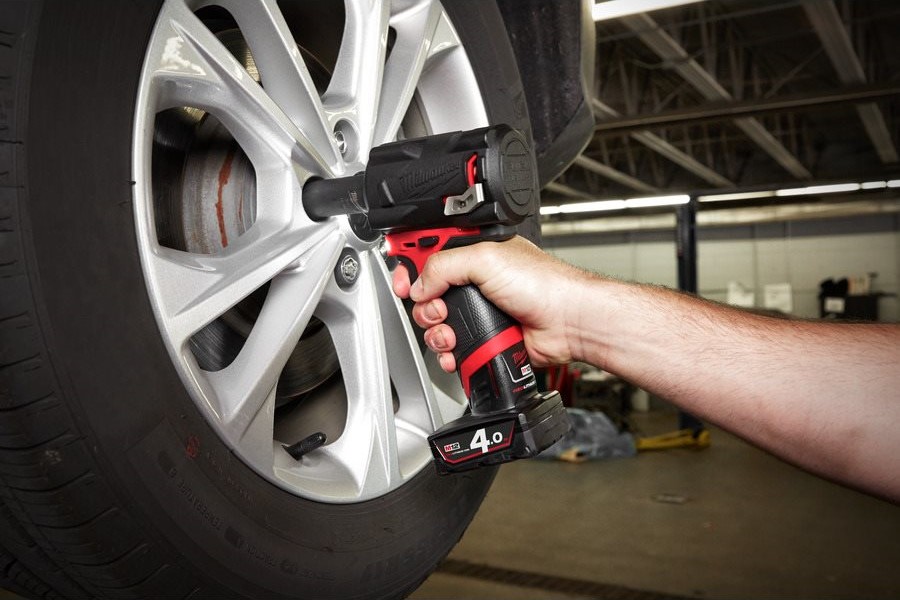 Аккумуляторный импульсный гайковерт MILWAUKEE M12