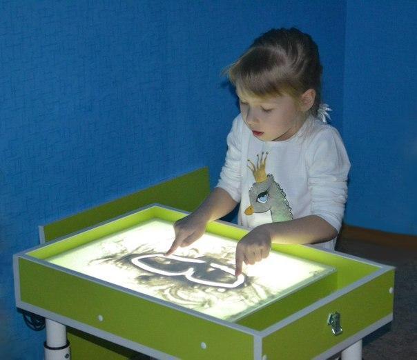 Новогодний подарок ребёнку 3-4 года — стол для рисования песком домашний