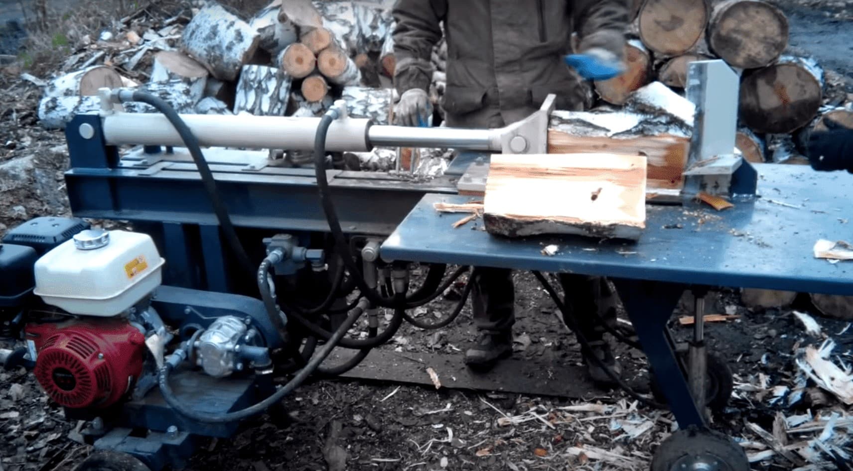 Видео работы дровокола горыныч 9 тонн | Дровокол Горыныч | Дзен