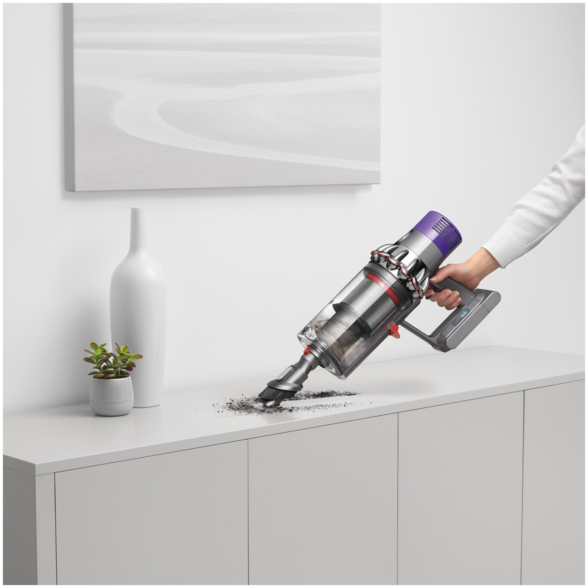 Вертикальный пылесос дайсон. Пылесос Dyson v10 parquet. Dyson Cyclone v10. Dyson холодильник. Dison промышленая машинка.