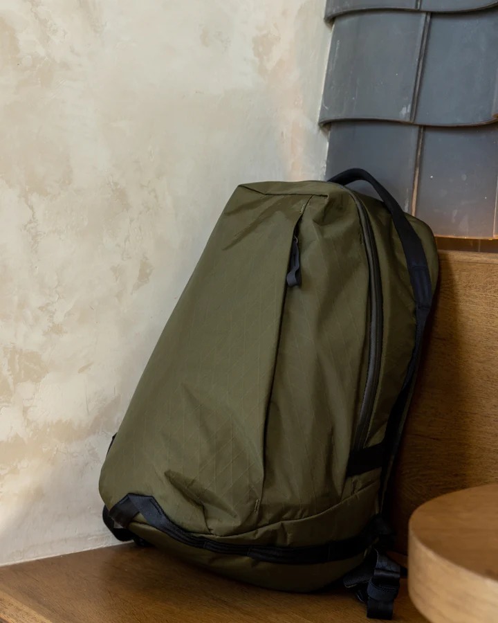 Купить рюкзак Able Carry Daily Plus Backpack онлайн с