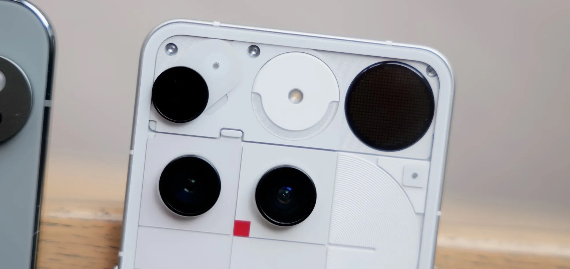 Сравнение Nothing Phone (3) и Google Pixel 9 Pro