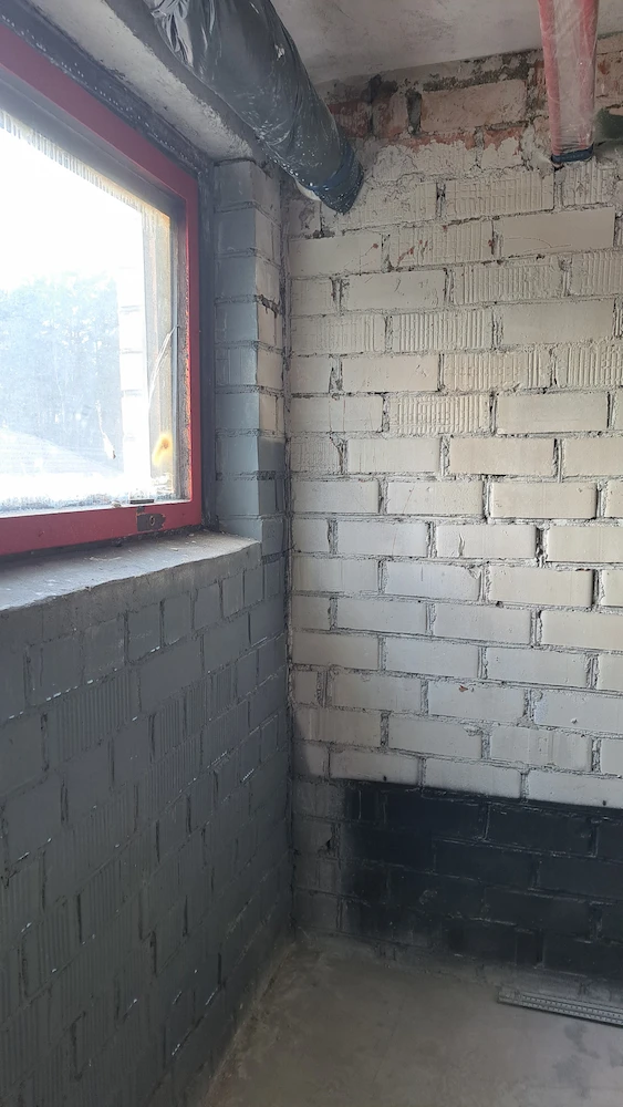 Стена с окном и подготовка под покраску