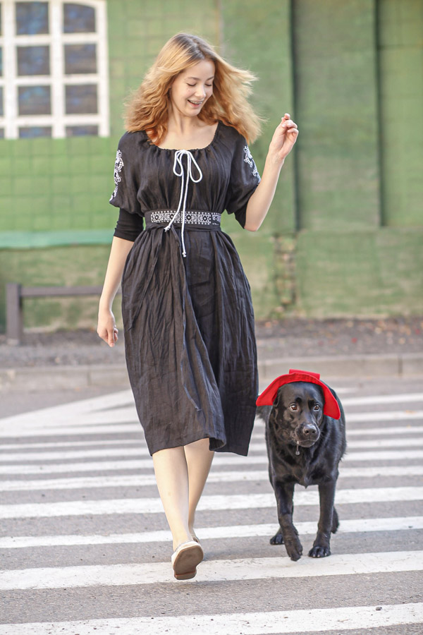 Ксения. Платье женское льняное миди с вышивкой под пояс PL-422621