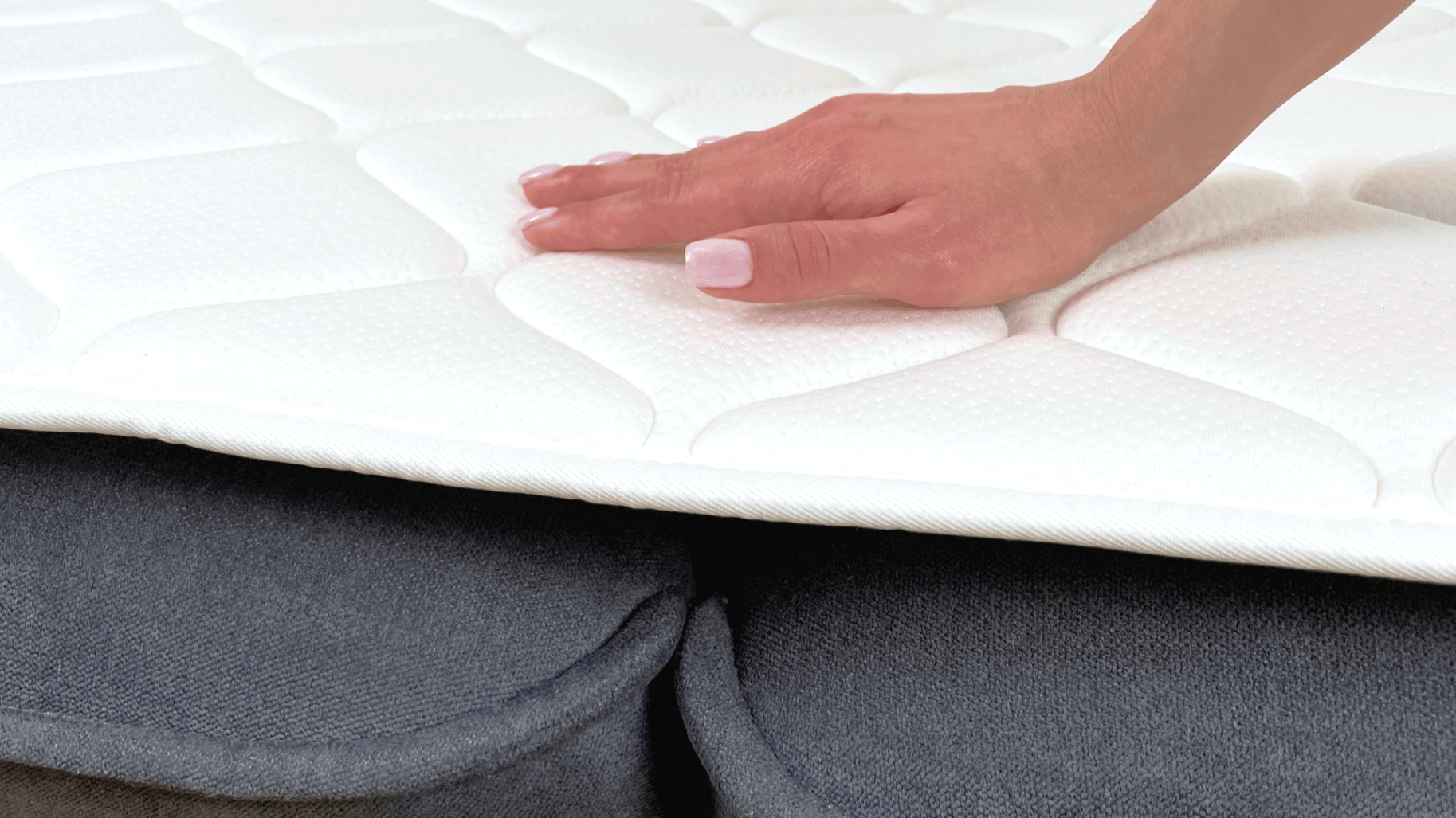 Стелите подложку на диван или матрас