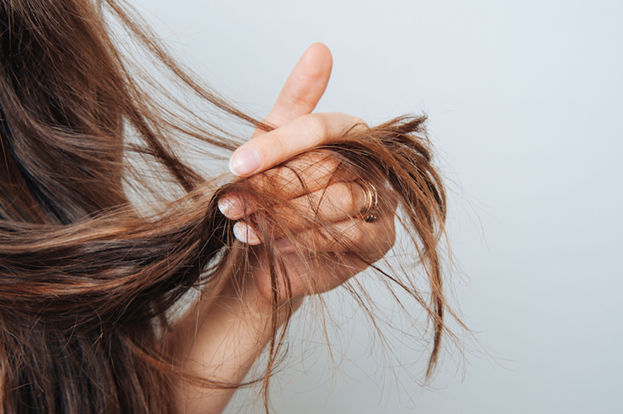 Как сушить феном, чтобы волосы не пушились?