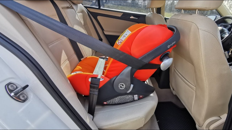ustanovka-avtolulky-cybex.png