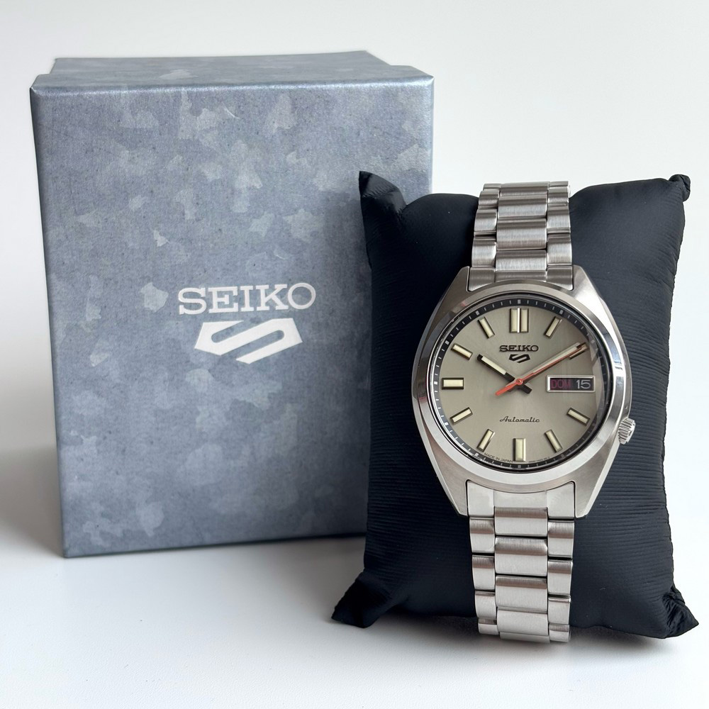 Seiko 5 Sports SRPK91K1 SNXS Ivory с оранжевой секундной стрелкой