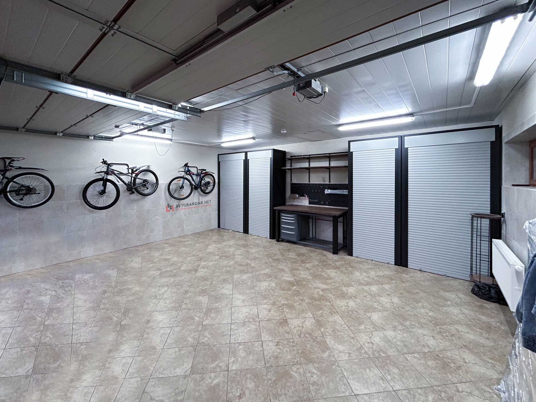 Шкаф с рольставней в гараж