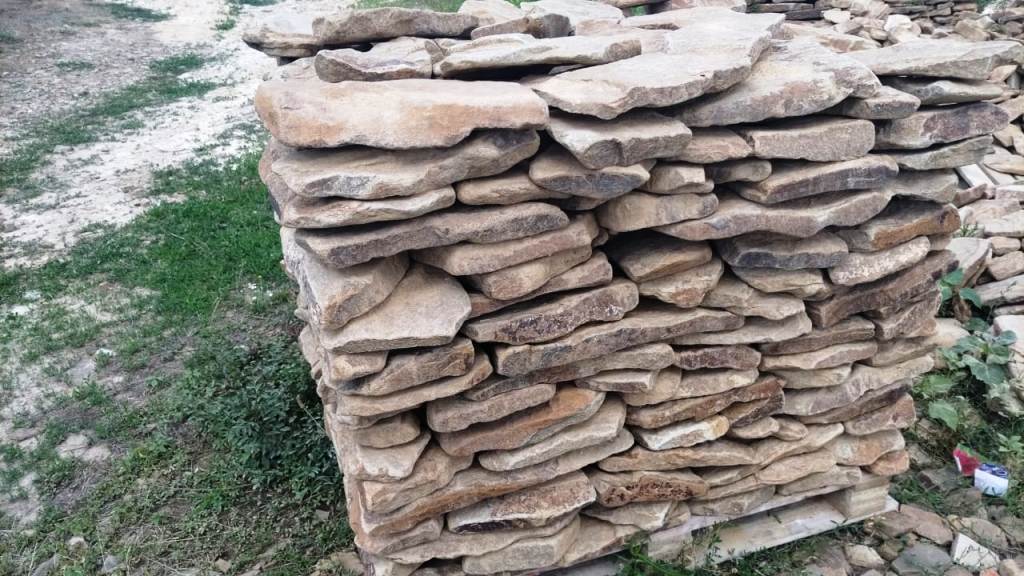 Галтованная фантанка используется в случаях, когда поверхность должна быть неровной или иметь природный вид