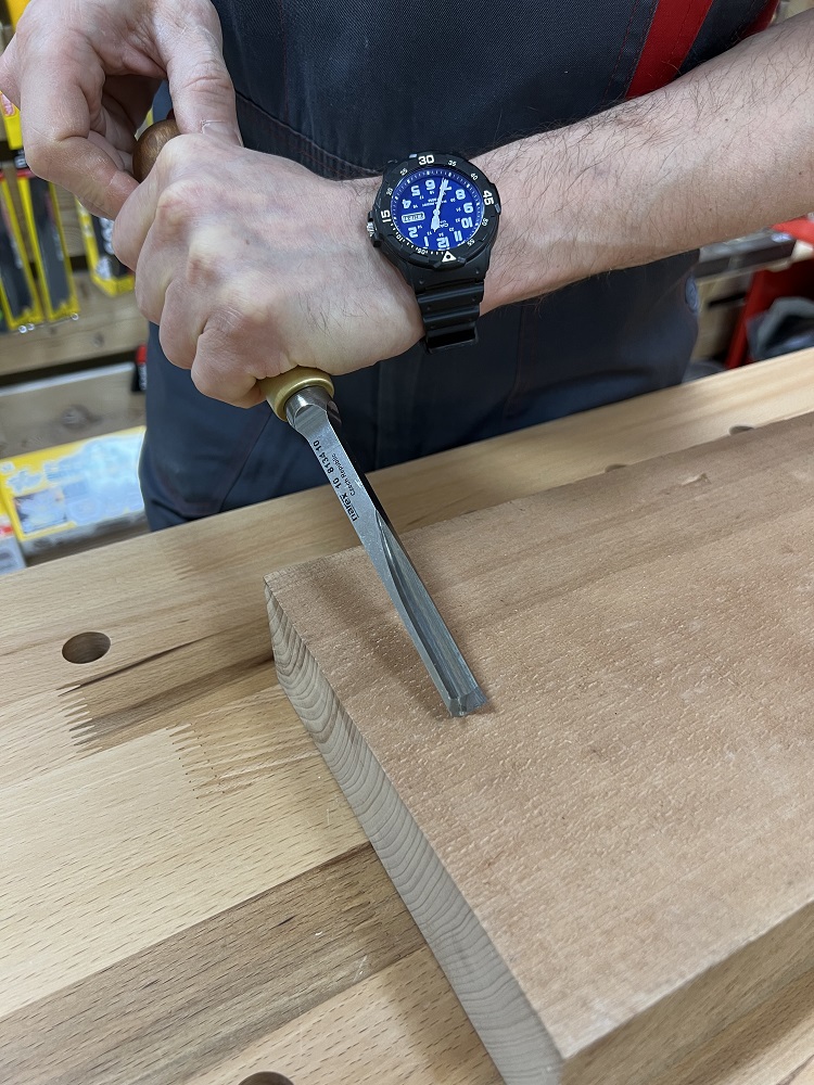 Стамеска угловая Narex Wood Line Plus