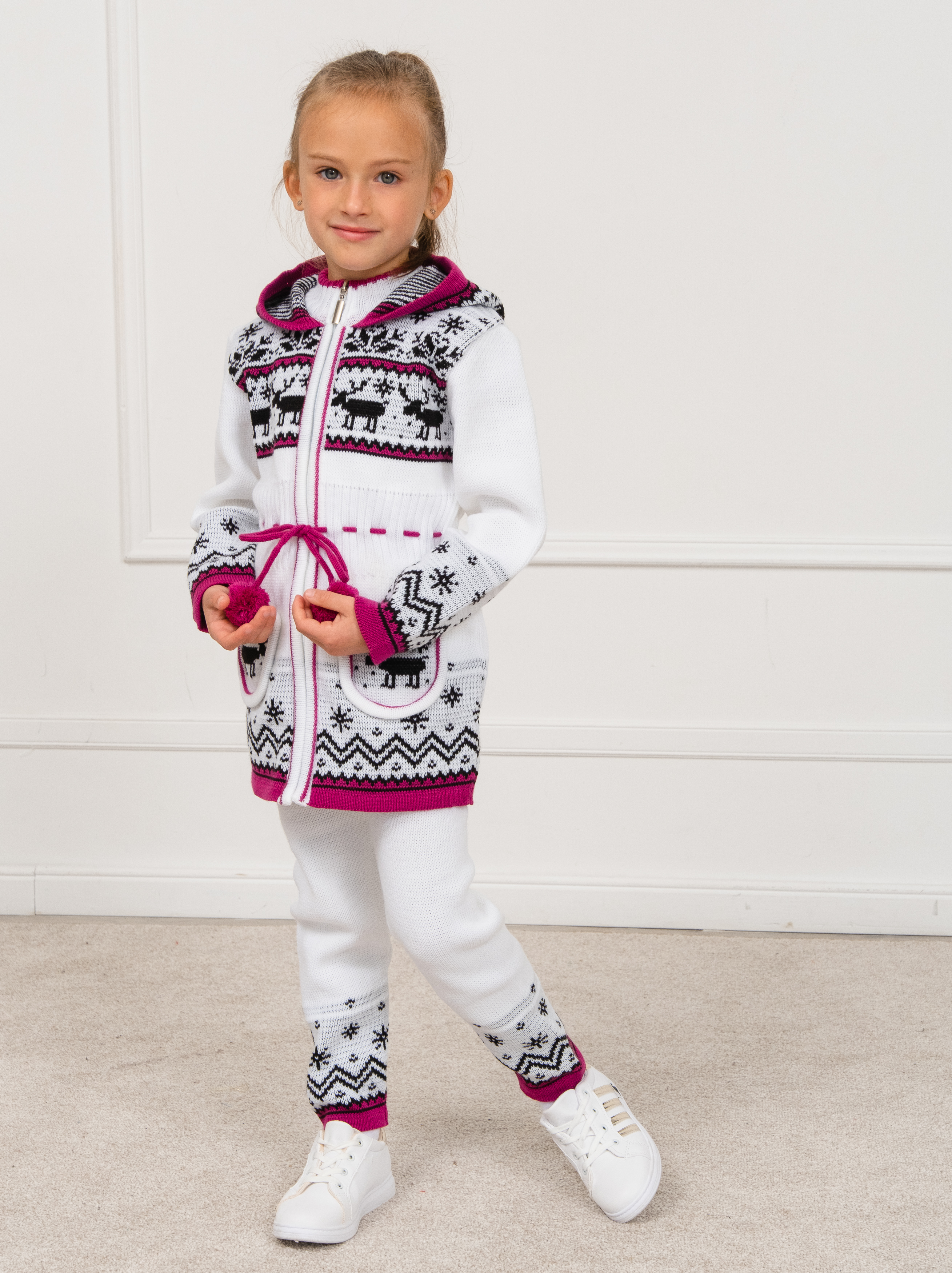 Все изделия выполнены в технике вязания "жаккард"