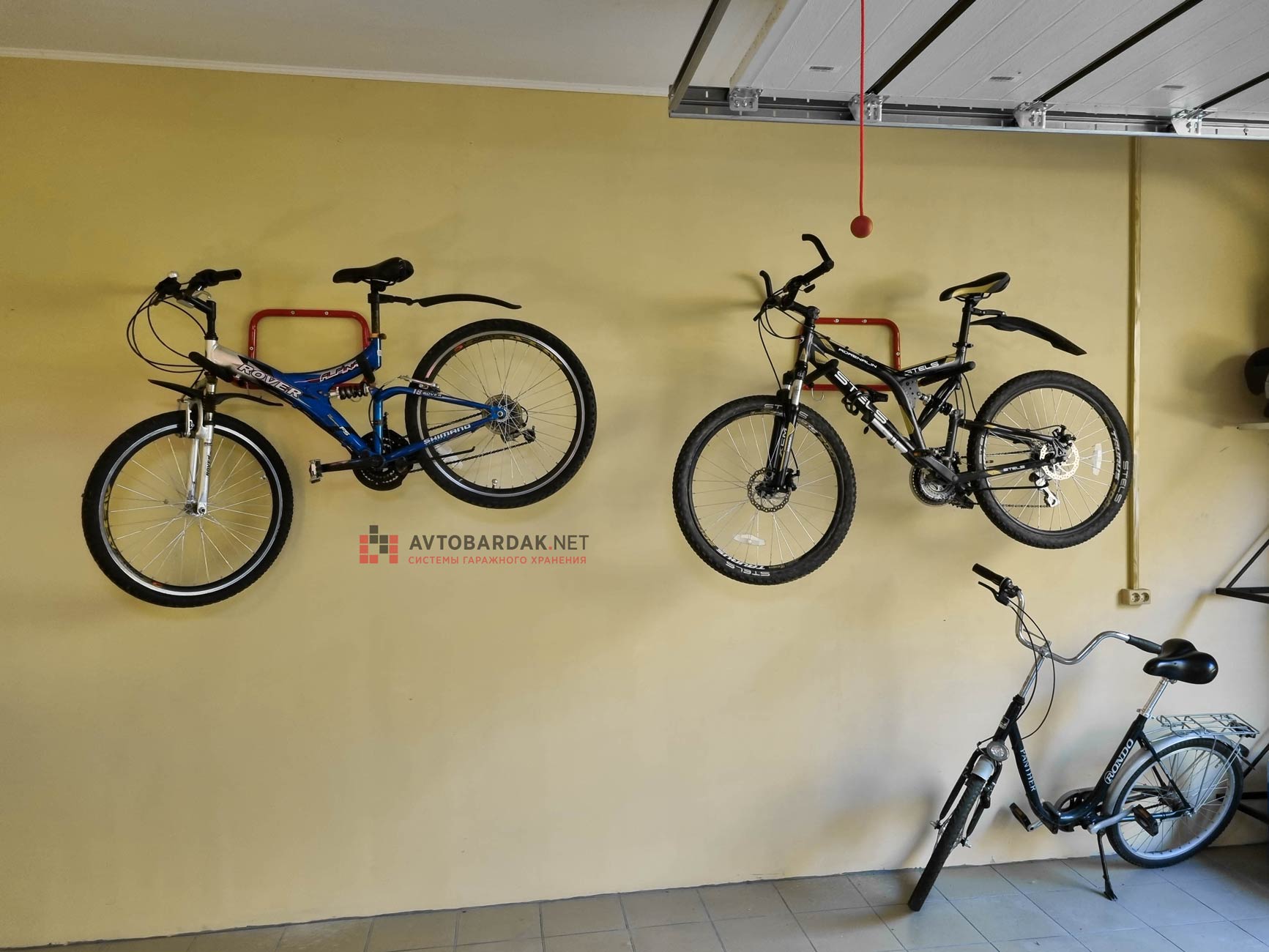 Как повесить велосипед на стену - виды креплений