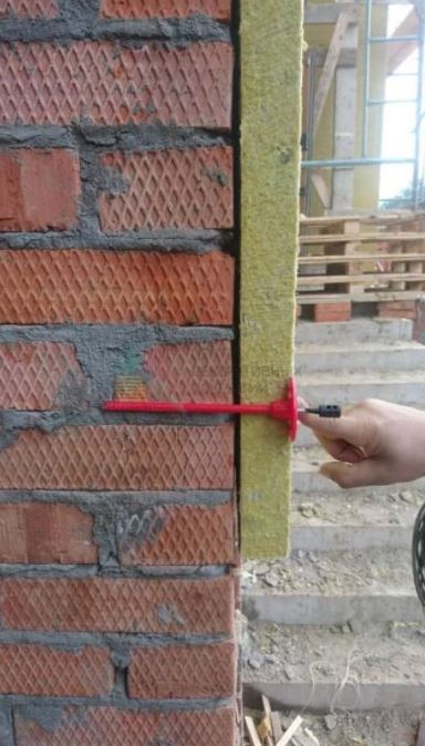 Монтаж дюбеля termoclip