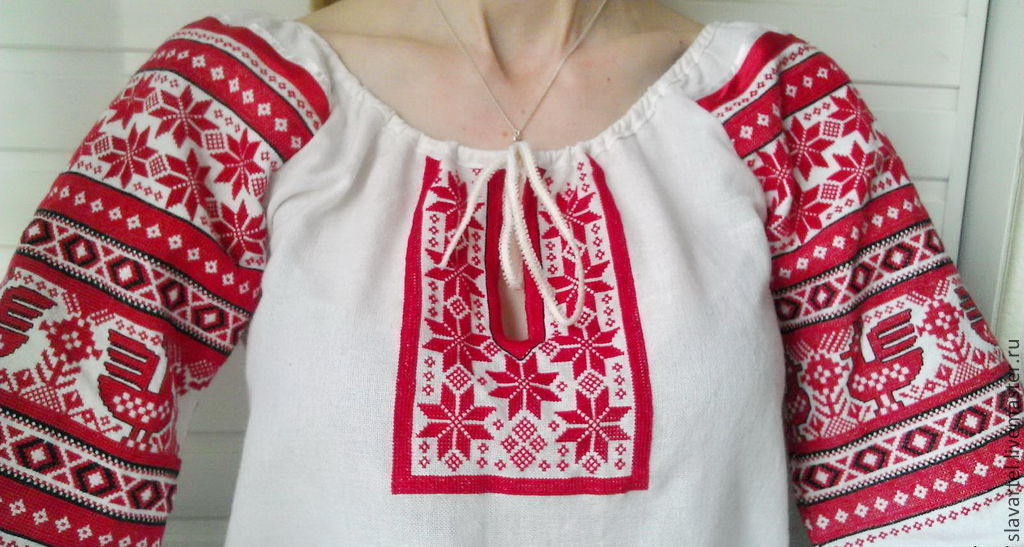 Женская славянская рубаха с поликами