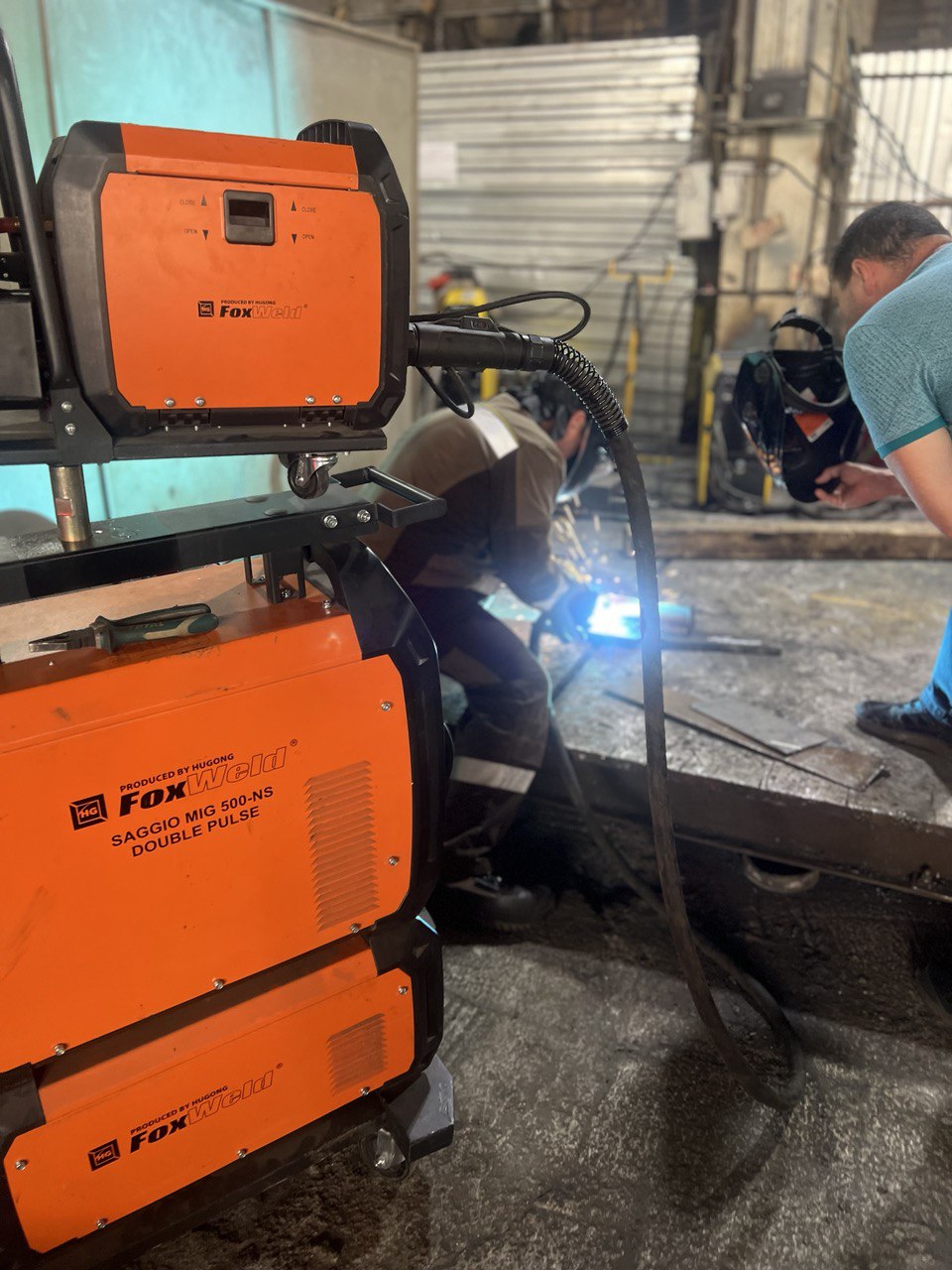 Очное сравнение брендов в условиях производственного цикла