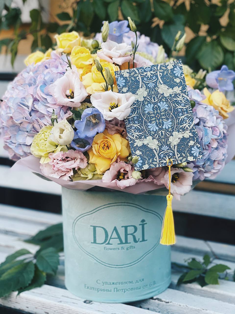 Наносим логотип.