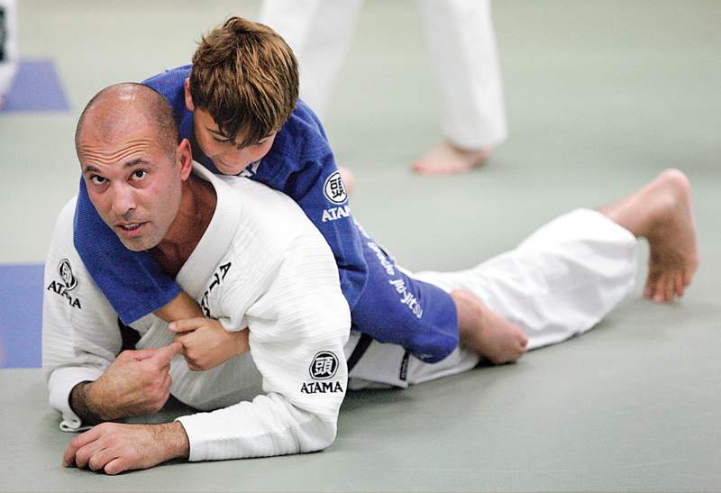 2 Royce-Gracie UFC MMA БОЙ ОКТАГОН.jpg