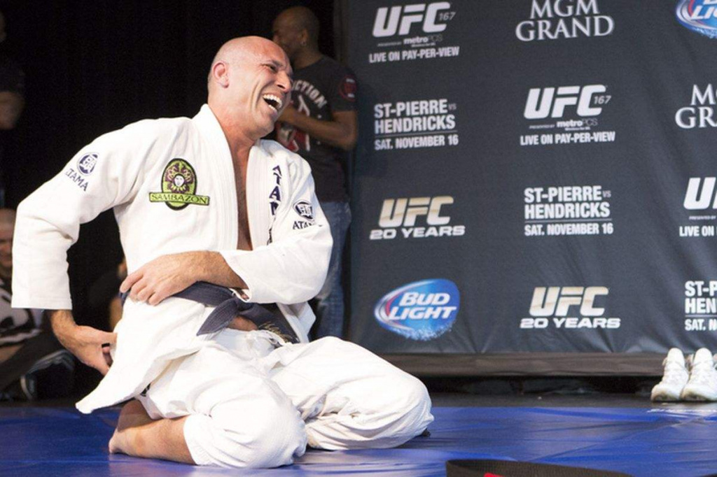 8 Royce-Gracie UFC MMA БОЙ ОКТАГОН.jpg
