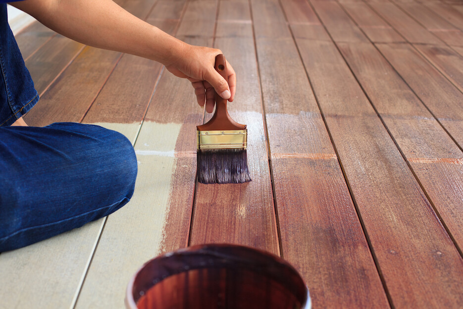 Как правильно покрасить деревянный или бетонный пол
