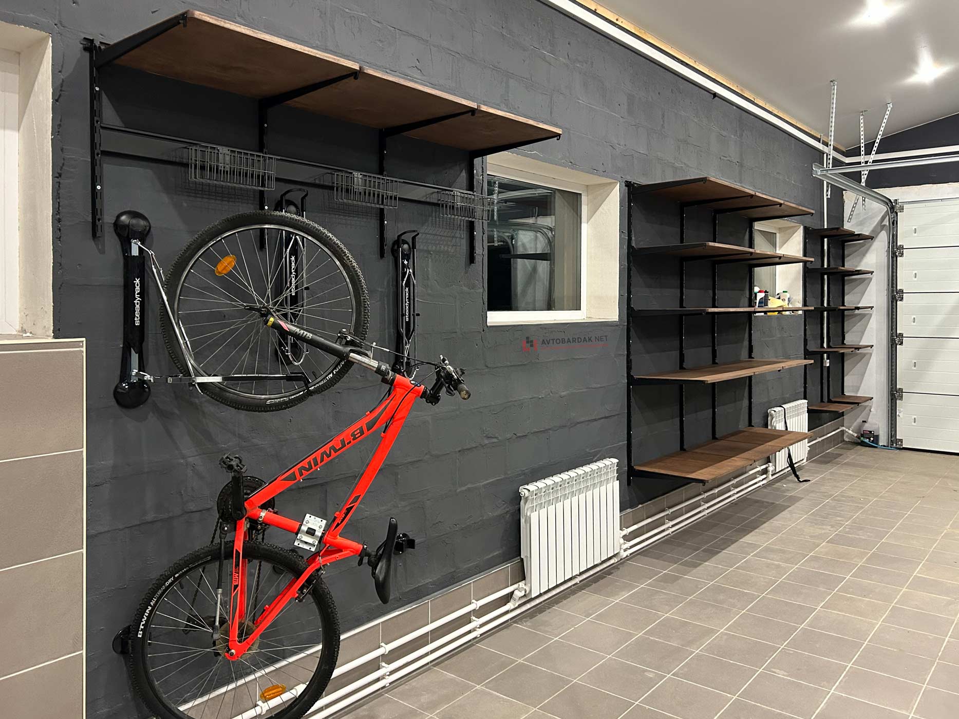 Полки из металла и дерева