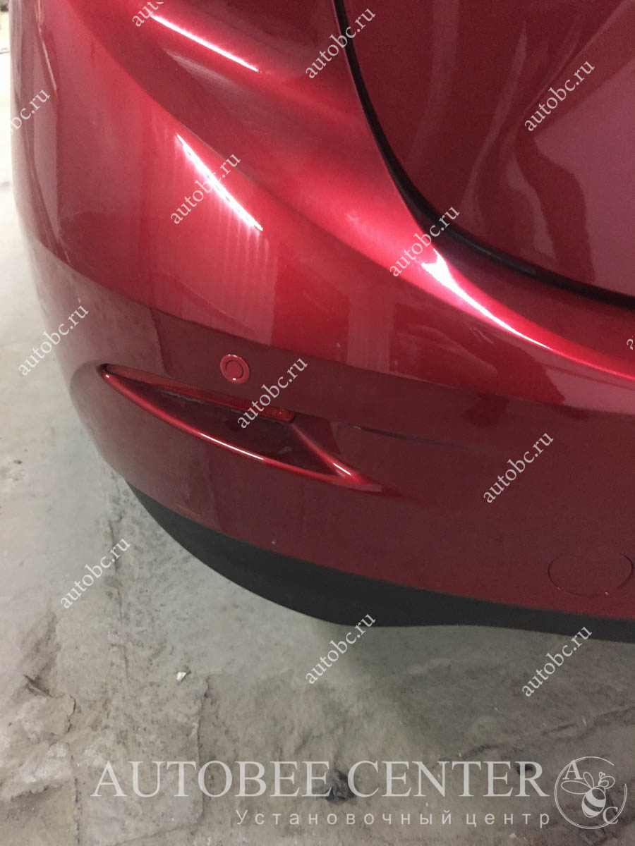 Mazda 3 (парктроник, автосигнализация)