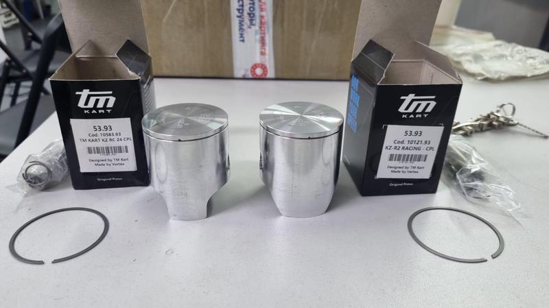 Сравнение поршня TM RC с предыдущей моделью 10121 &mdash; вид сверху