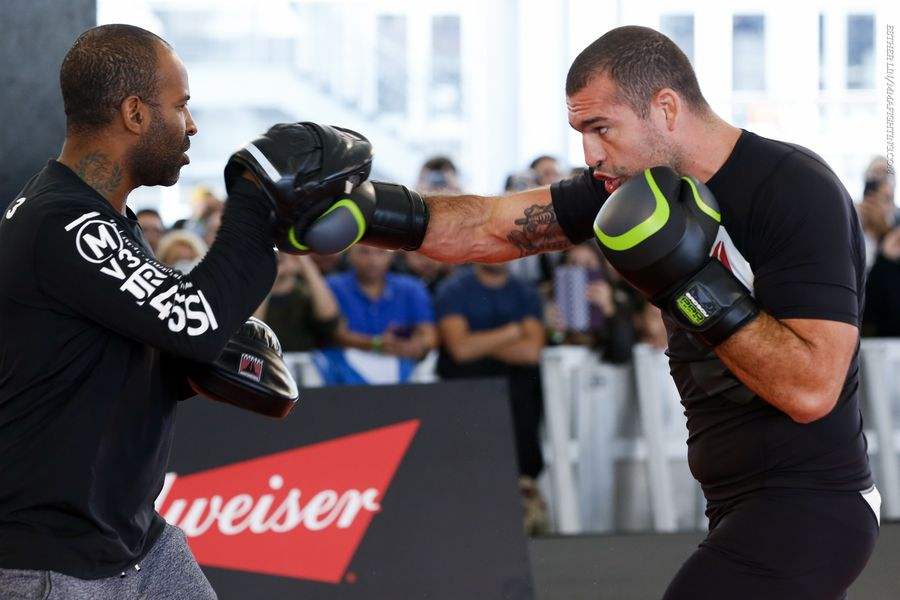 5 Руа UFC Fight Night 106.jpg 5 Руа UFC Fight Night 106.jpg