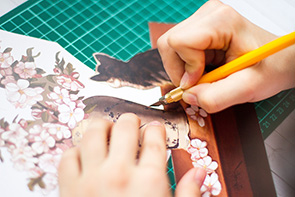 Как сделать папертоль — Шаг 3 — Воспользуйтесь скальпелем для вырезания сложных и мелких деталей.