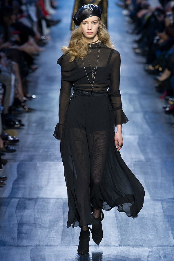 Синий прозрачный Диор