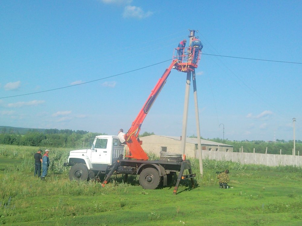 Работа автовышки на объекте электроснабжения