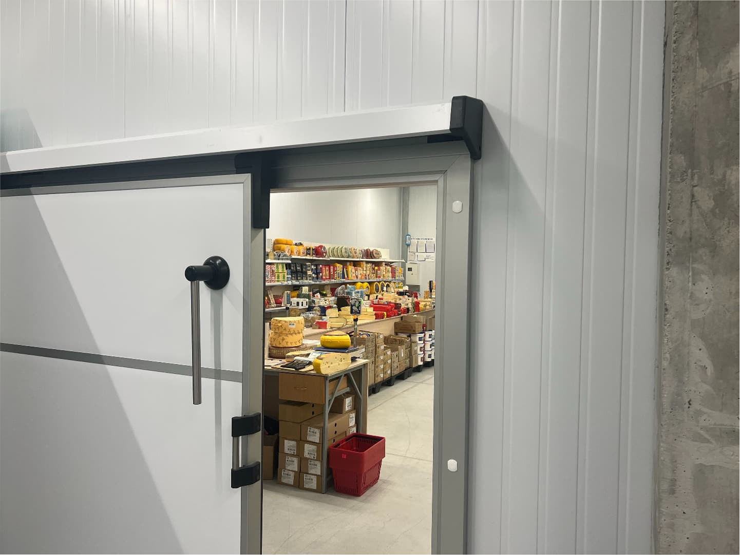 Климатическая холодильная камера. Климатическая холодильная камера. Walk in cooler. Холодильная камера polair кхн-11. Промышленный камера холодильная в рассрочку.