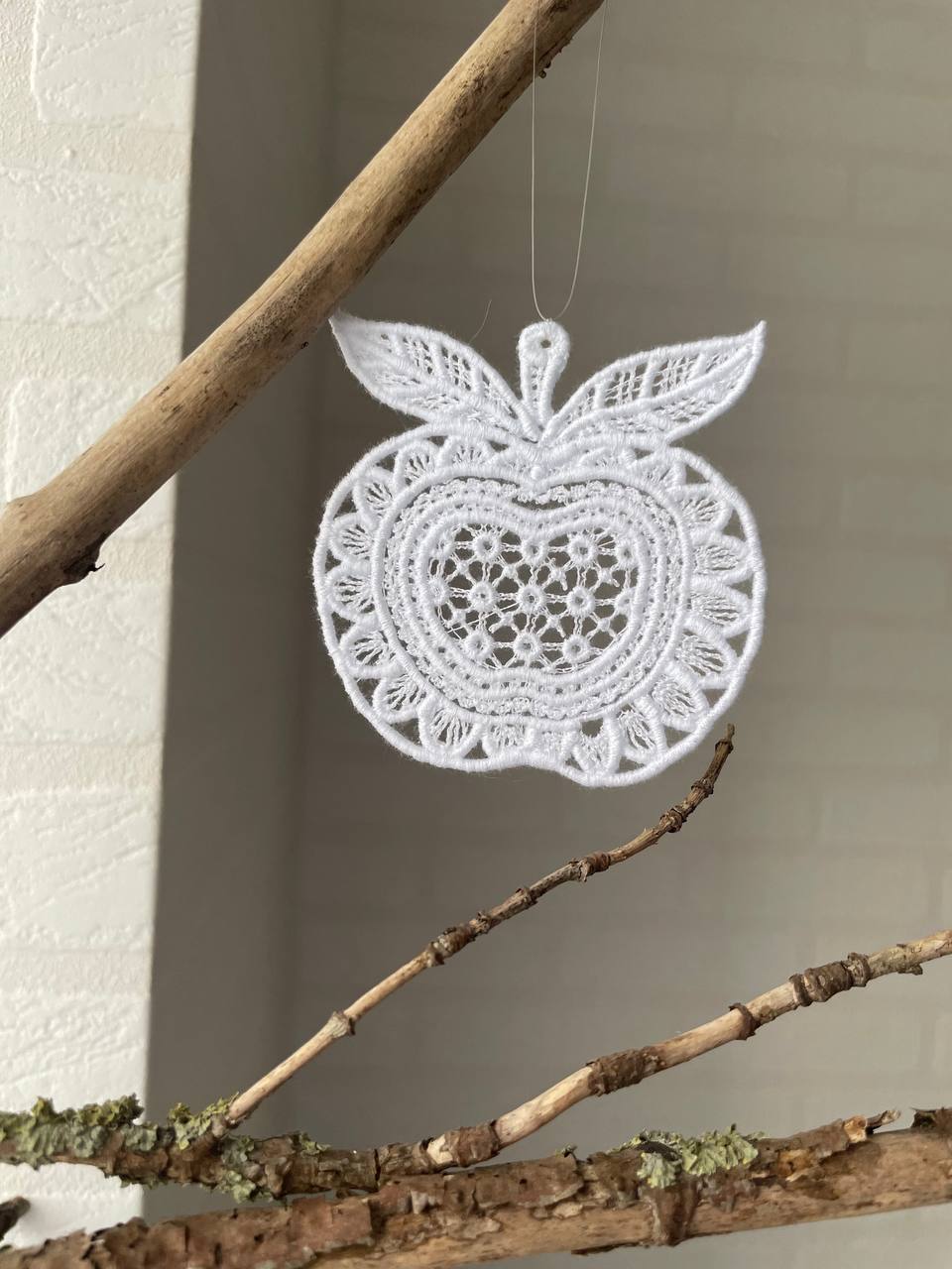 Яблоко. Снежинка-подвеска. Кружево NYK-2504S-Midi-linenby.by