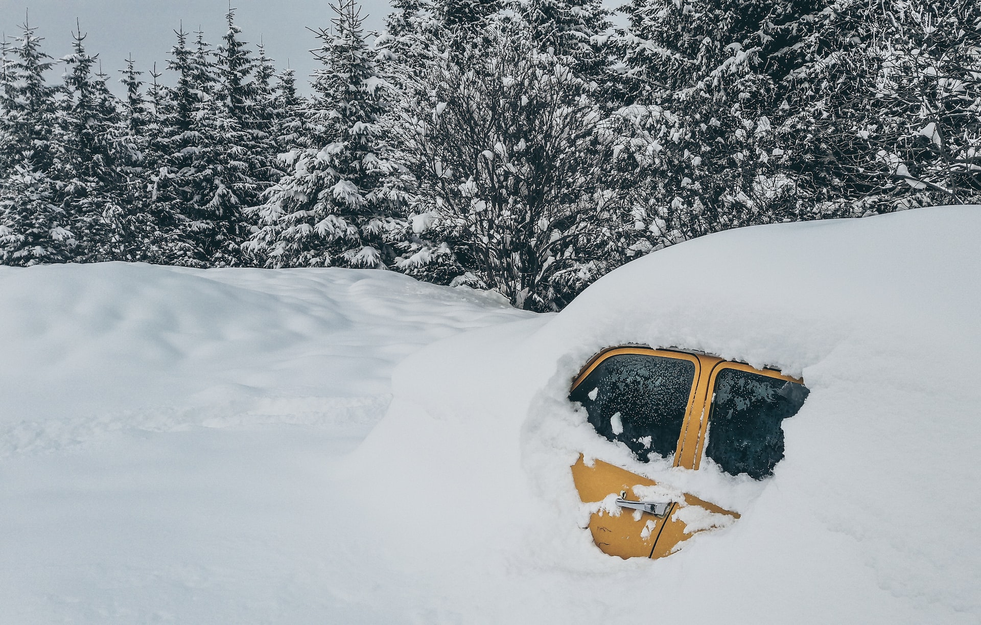 Как вытащить машину из снега: 7 простых способов для новичков и опытных водителей