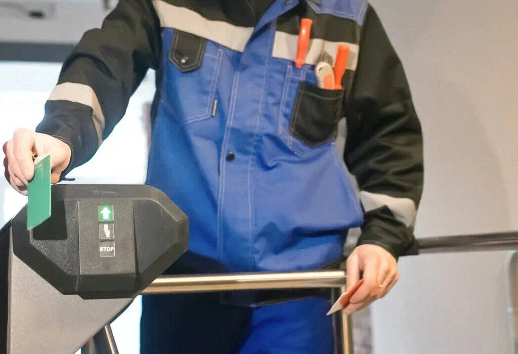 техобслуживание систем контроля и управления доступом