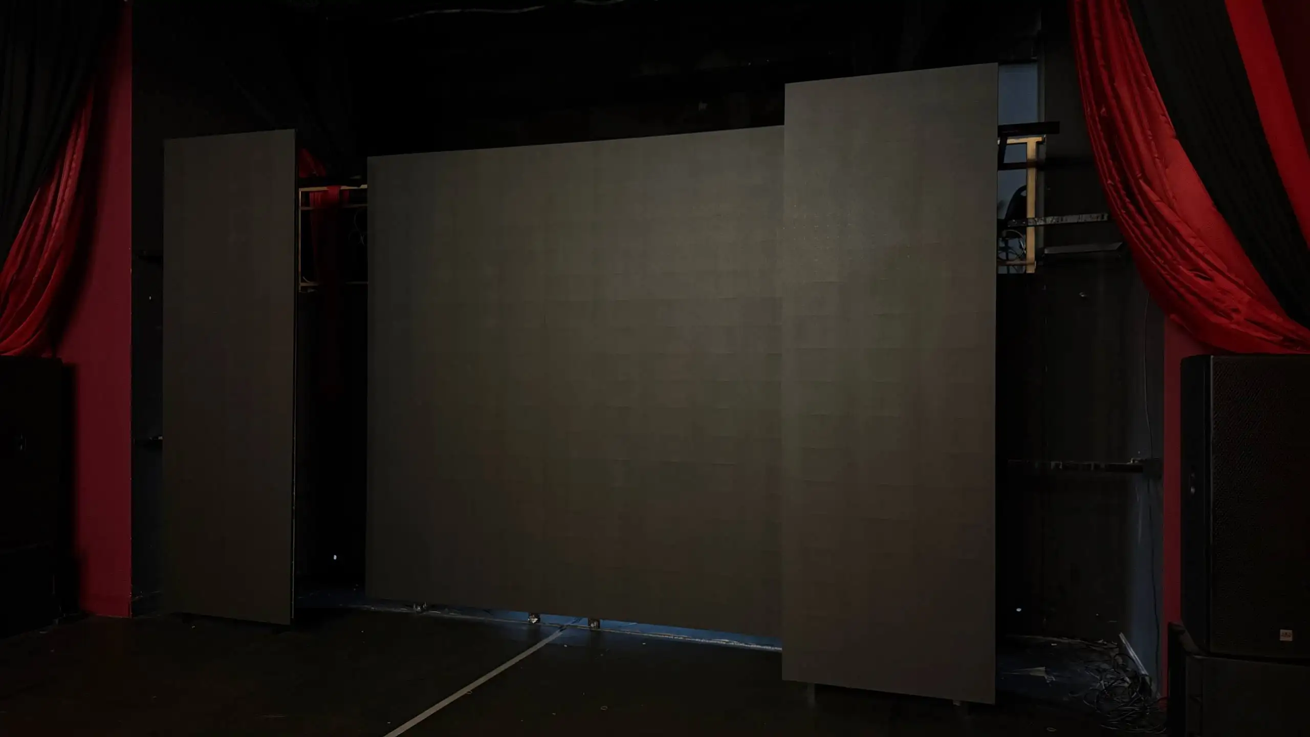 Театр Красная мельница — общий вид зала после установки оборудования ZUMEN