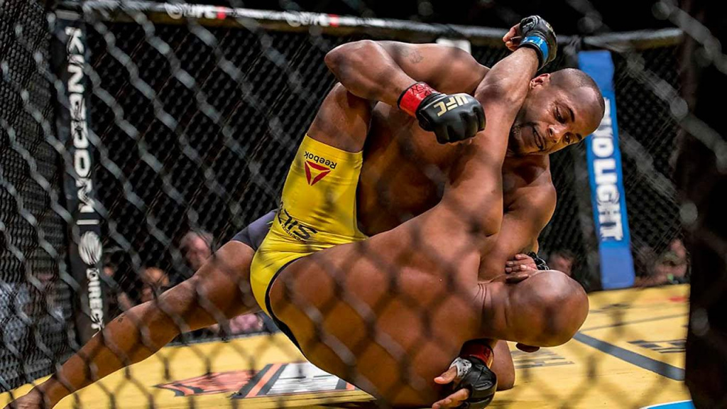 6 Дэниел Кормье ММА fight.jpg