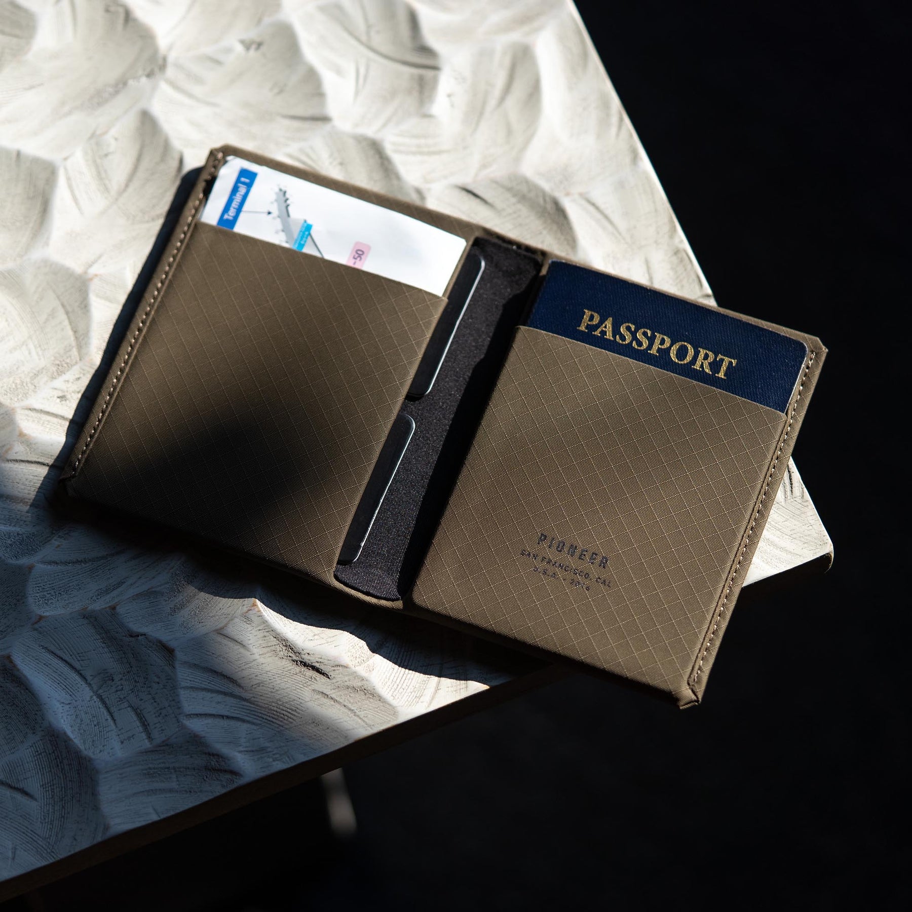 Fine Leather Passport Wallet Passport Cover - The Pioneer - Holtz