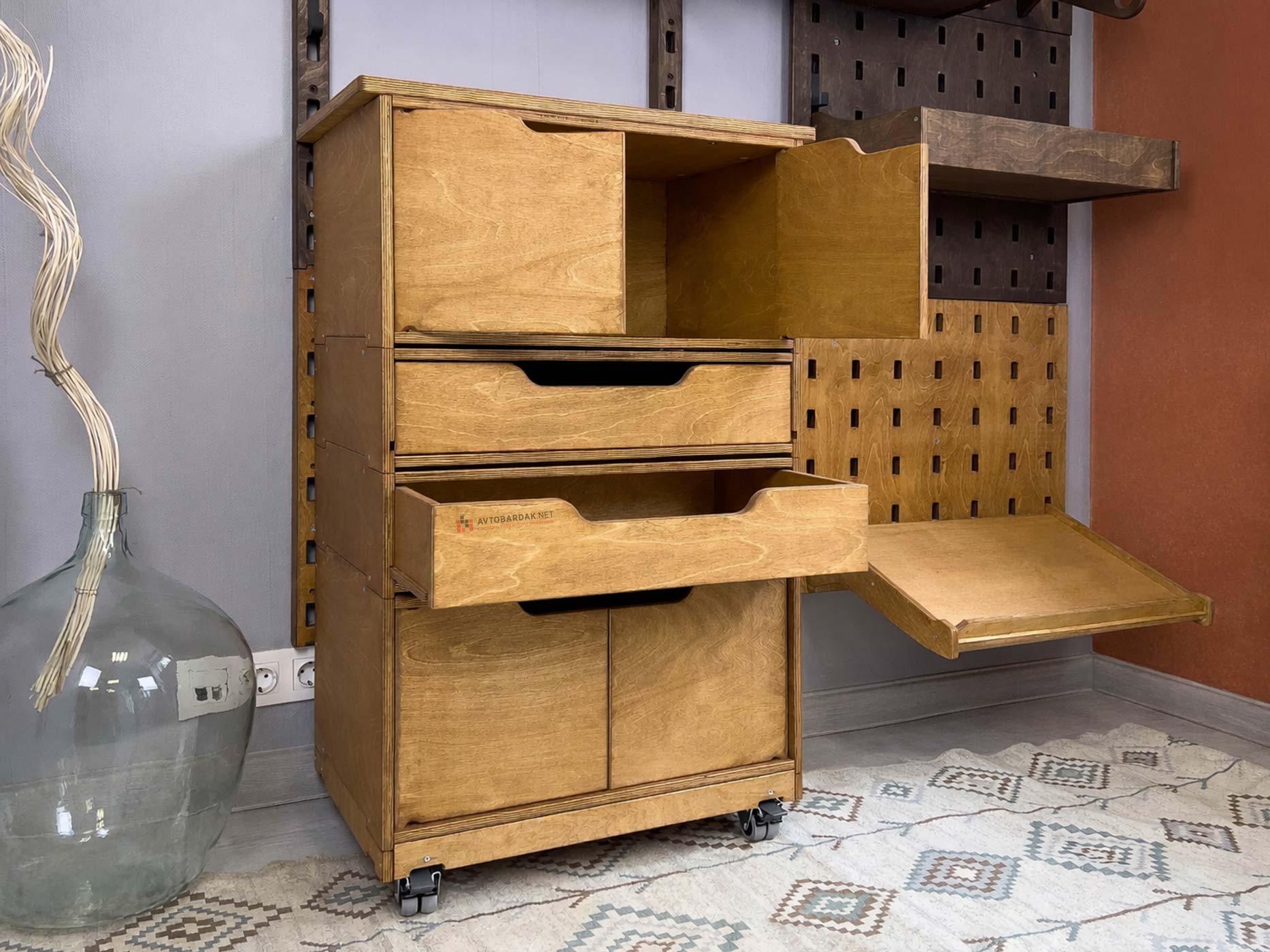 Деревянная тележка