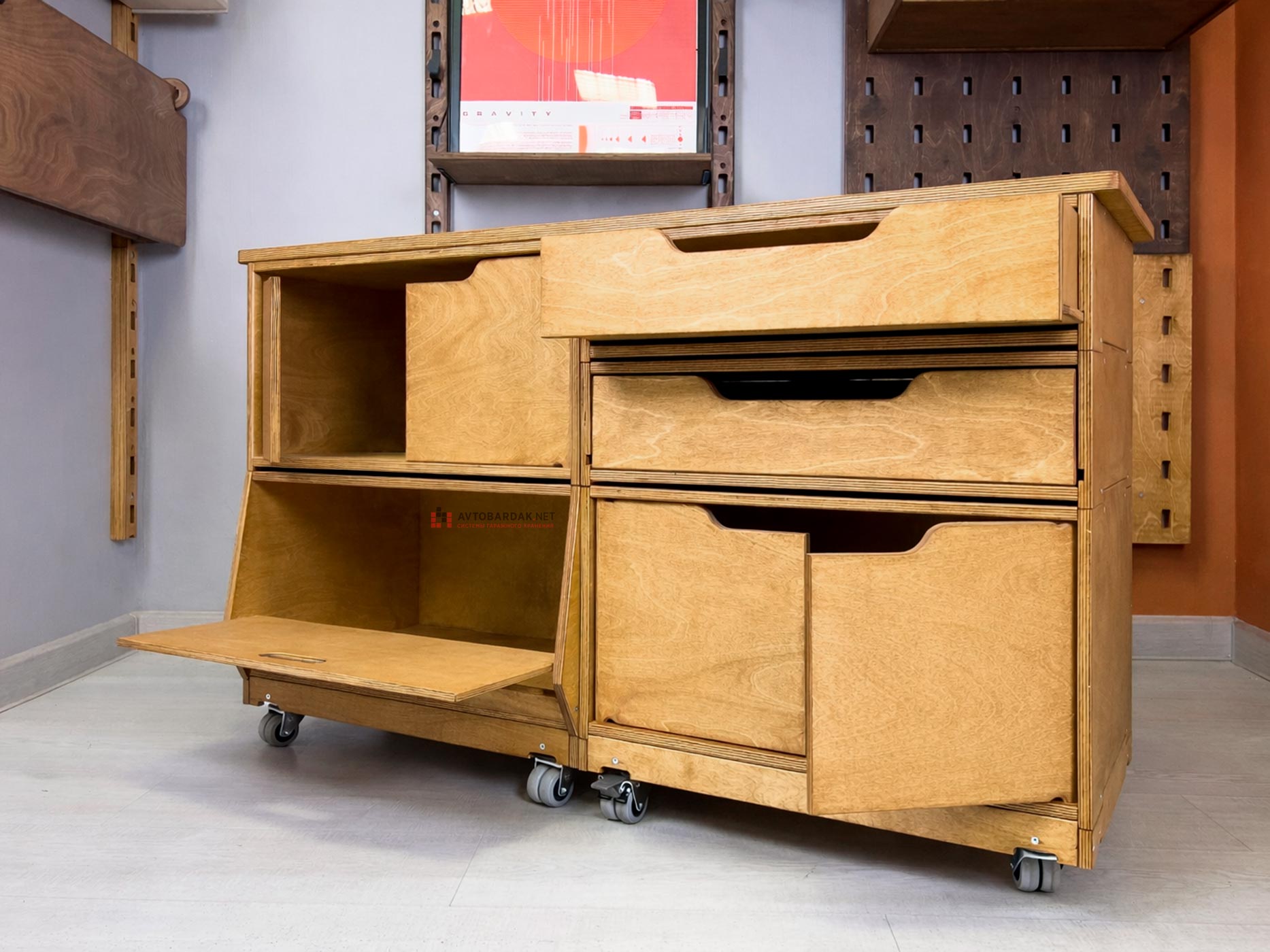 Деревянная тумба с ящиками