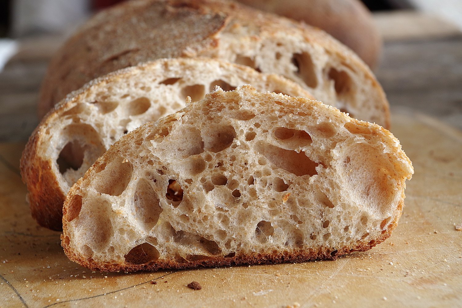 Дрожжевое цельнозерновой тесто. Полезный хлеб. Хлеб из цельнозерновой муки. Фотографию хлеба из цельнозерновой муки. Хлеб из цельнозерновой муки дурум.