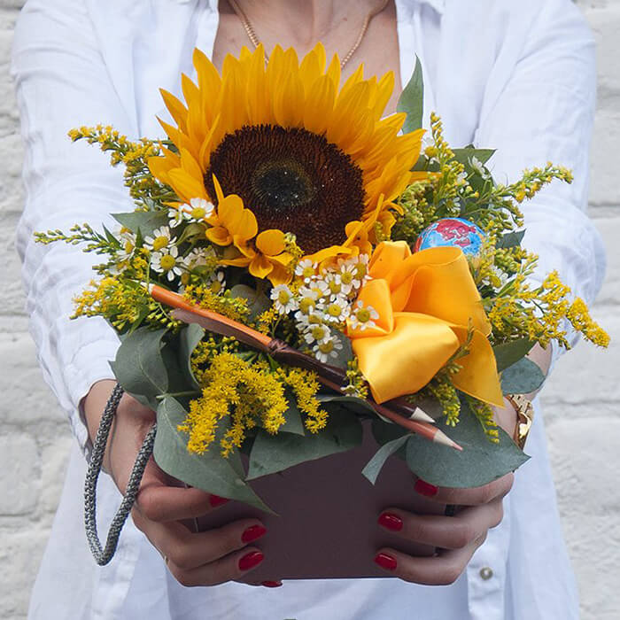 Композиция с подсолнухом «Школьная»