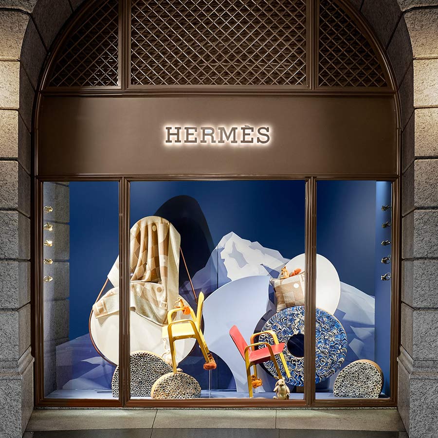 Новогодняя витрина магазина HERMES