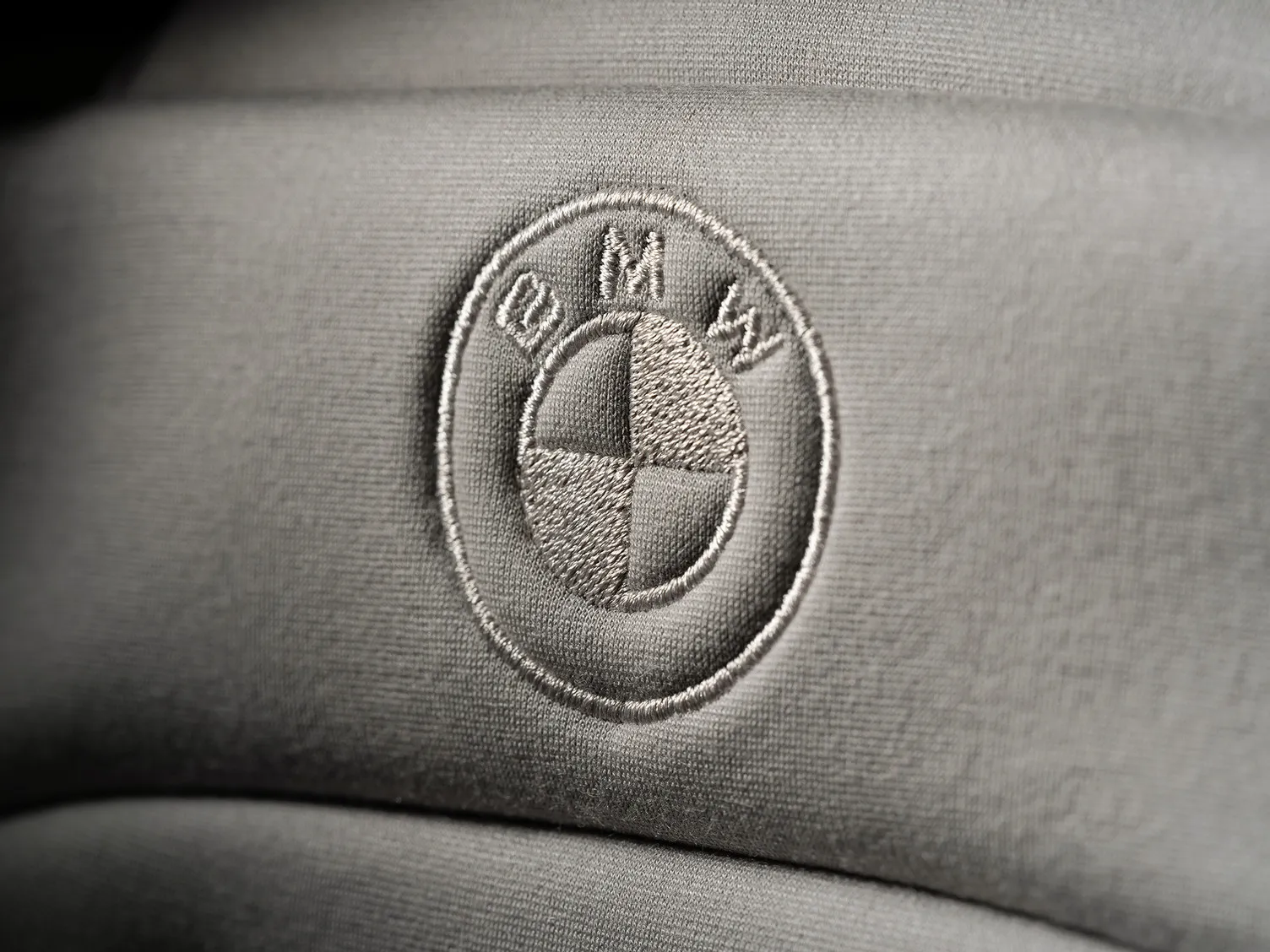 Nuna_TRIVnext_BMW_Graphene_Insert Pad logo_GL_2400.webp