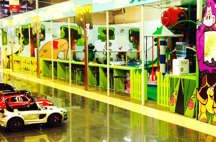 Кулер и зона ожидания для родителей