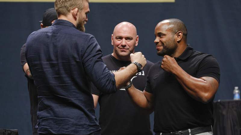 7 Дэниел Кормье ММА fight.jpg